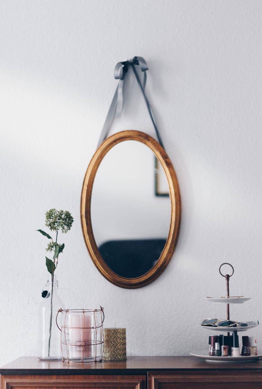 Enter Ghost by Isabella Hammad – Mirror Mirror on the Wall – Writing ...